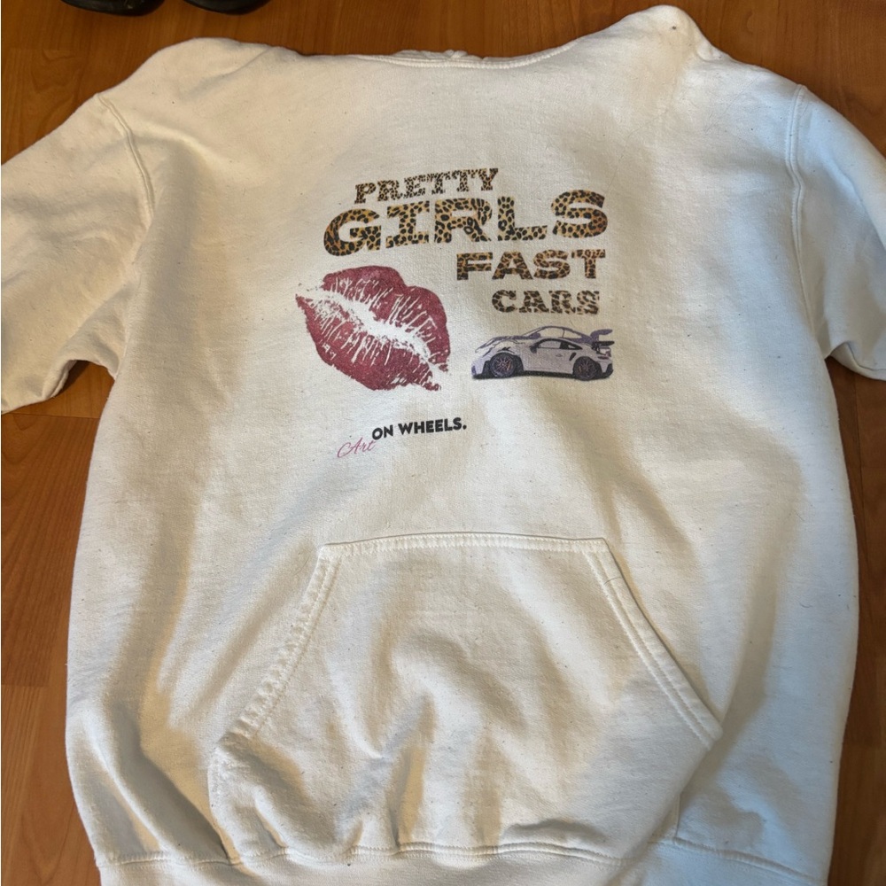 Gildan White Heavy Blend Sweatshirt with Subtle Tag Detail